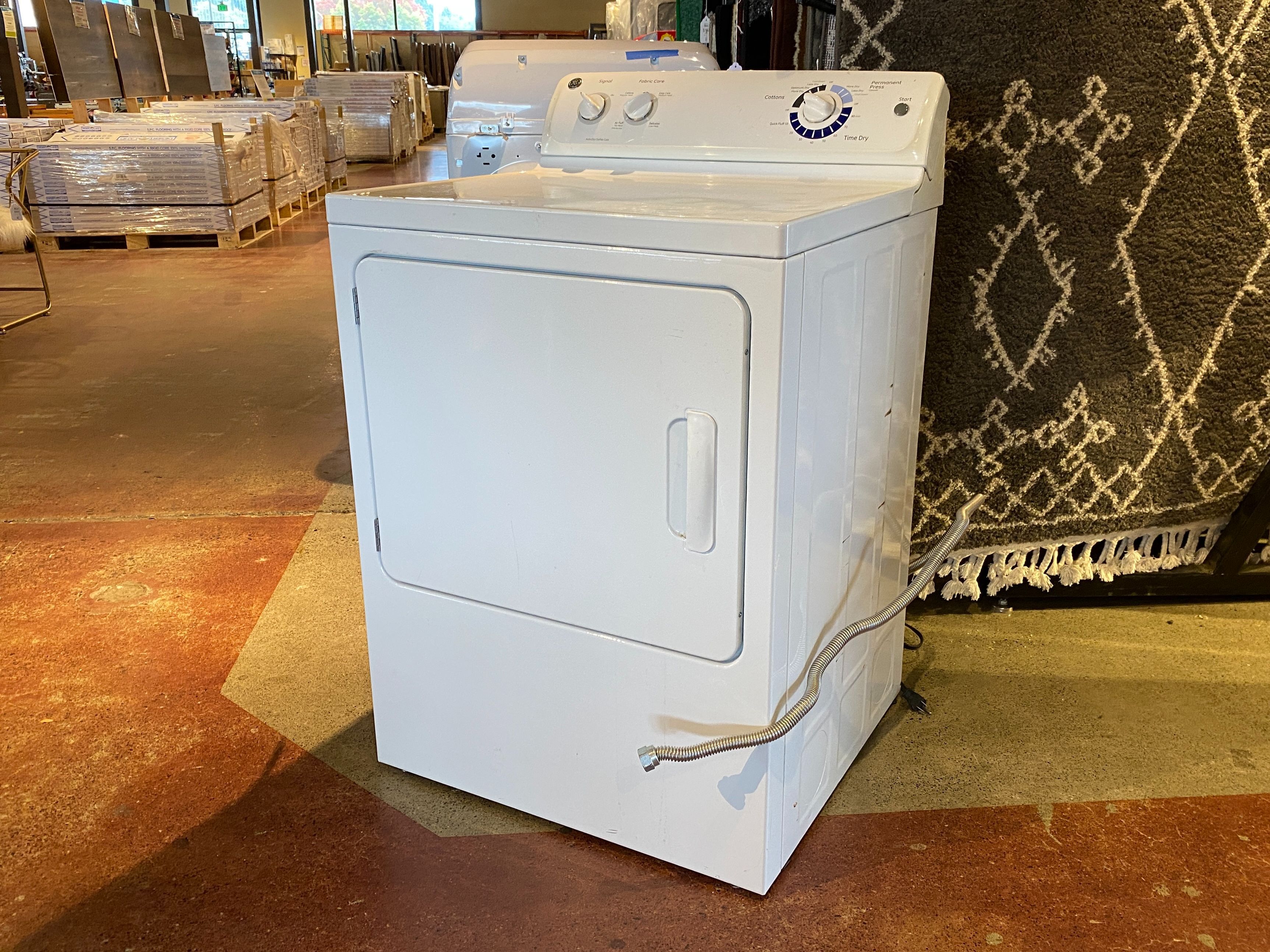 GE White Gas Dryer, 7 Cu. Ft. Capacity Model #GTDP220GF0WW
