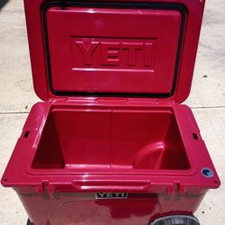 YETI Tundra Haul Wheeled Cooler – Rescue Red