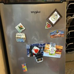 Whirlpool Silver Mini Fridge With Freezer 