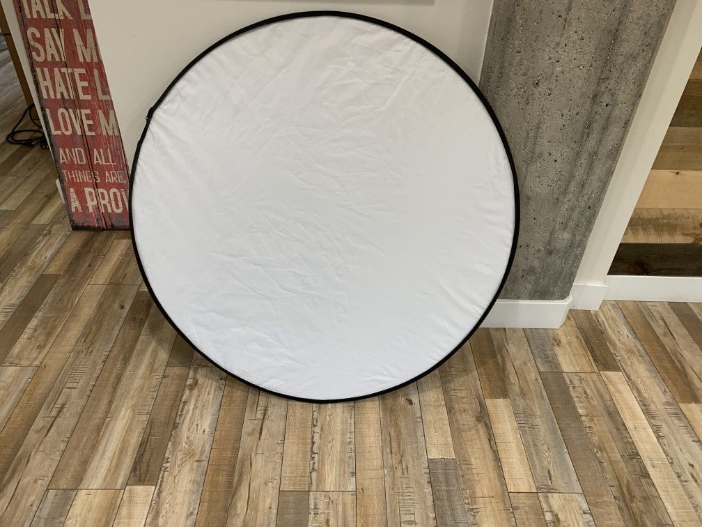 Illuminator collapsible reflector