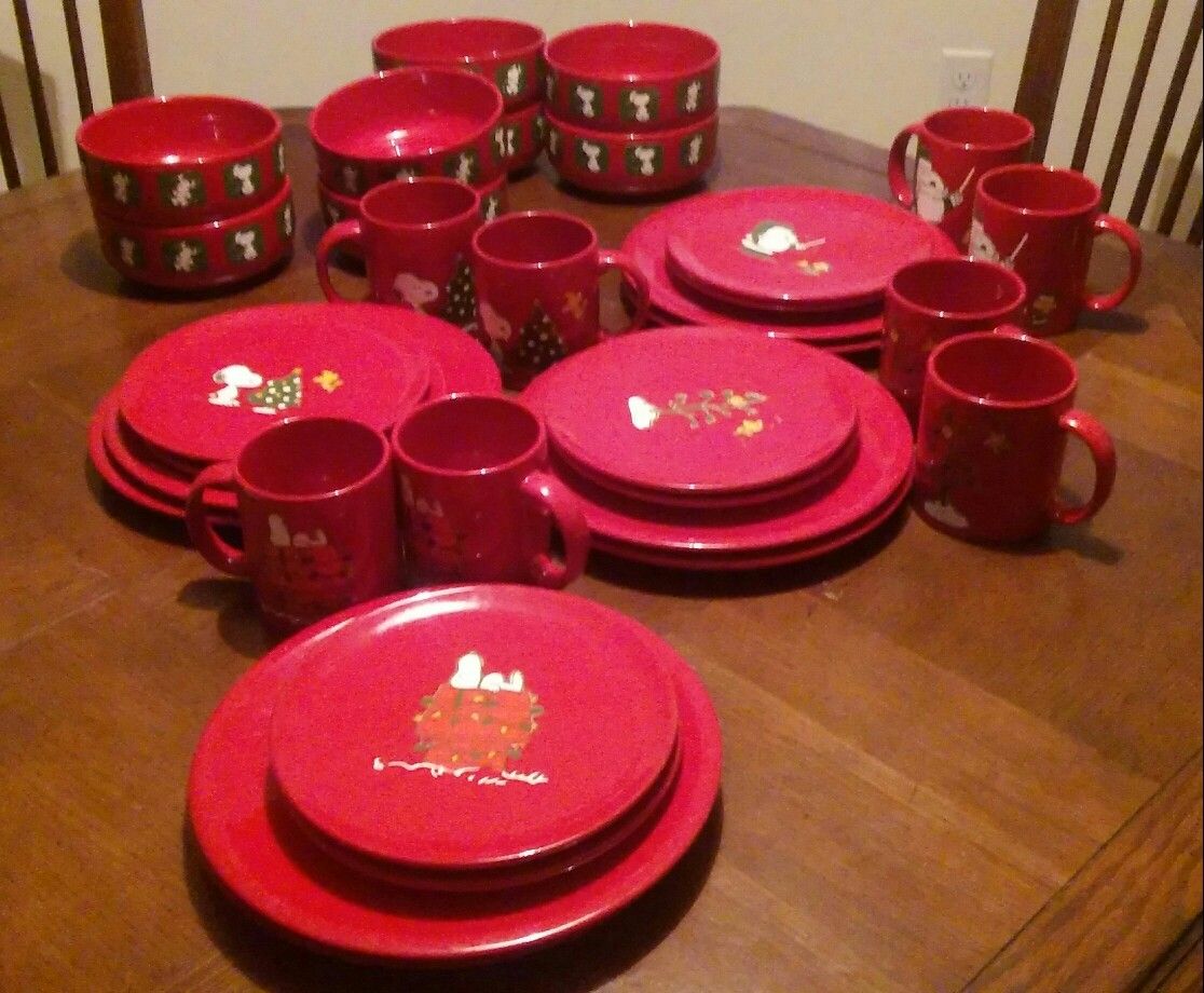 Snoopy Christmas Dinnerware