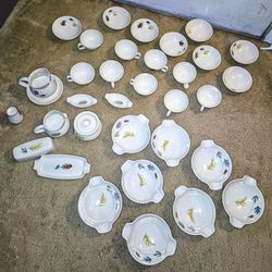 Vintage set of dishes