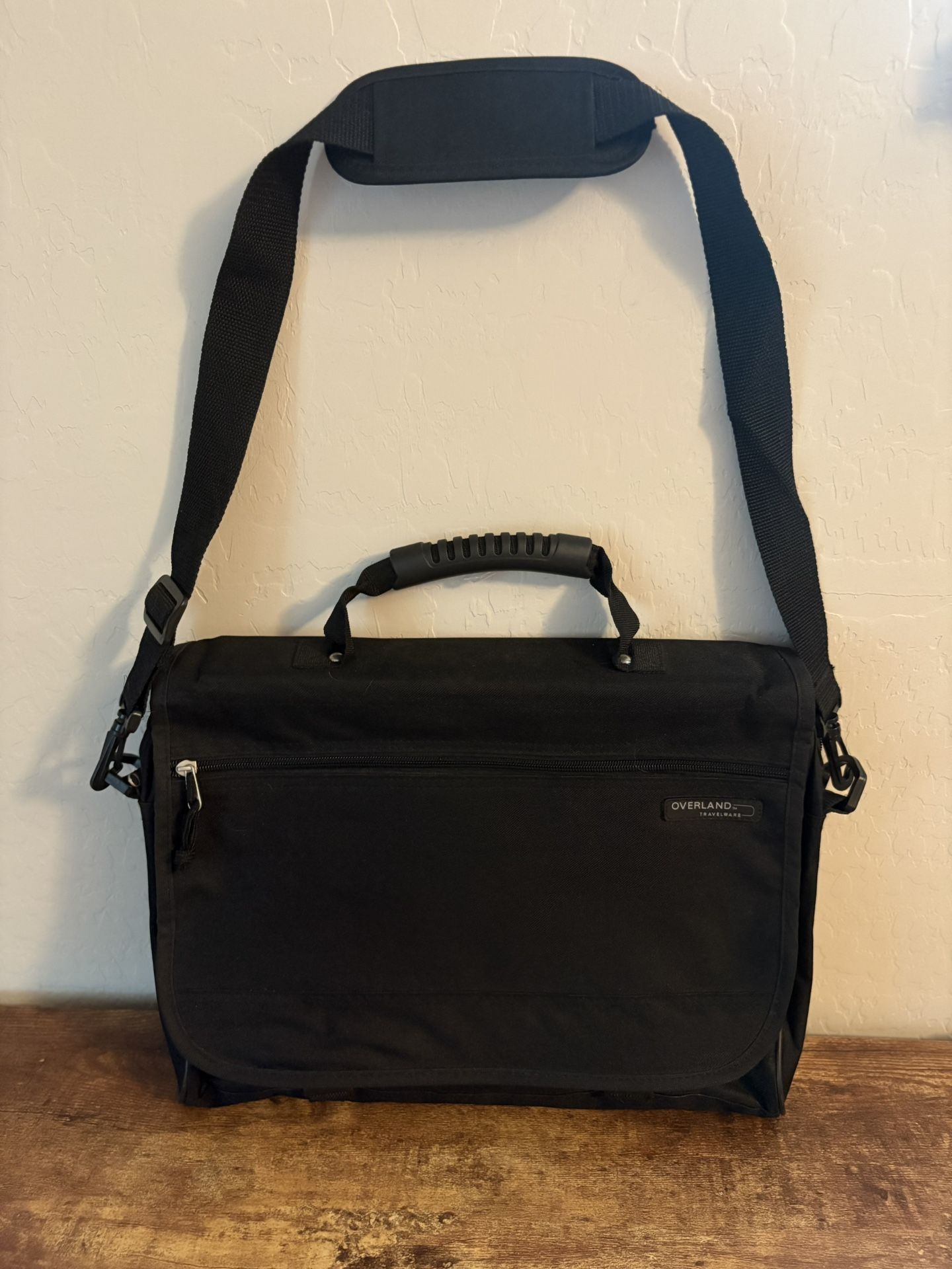 VTG Overland Travelware Black Laptop Travel Case with Carry Strap Briefcase Bag