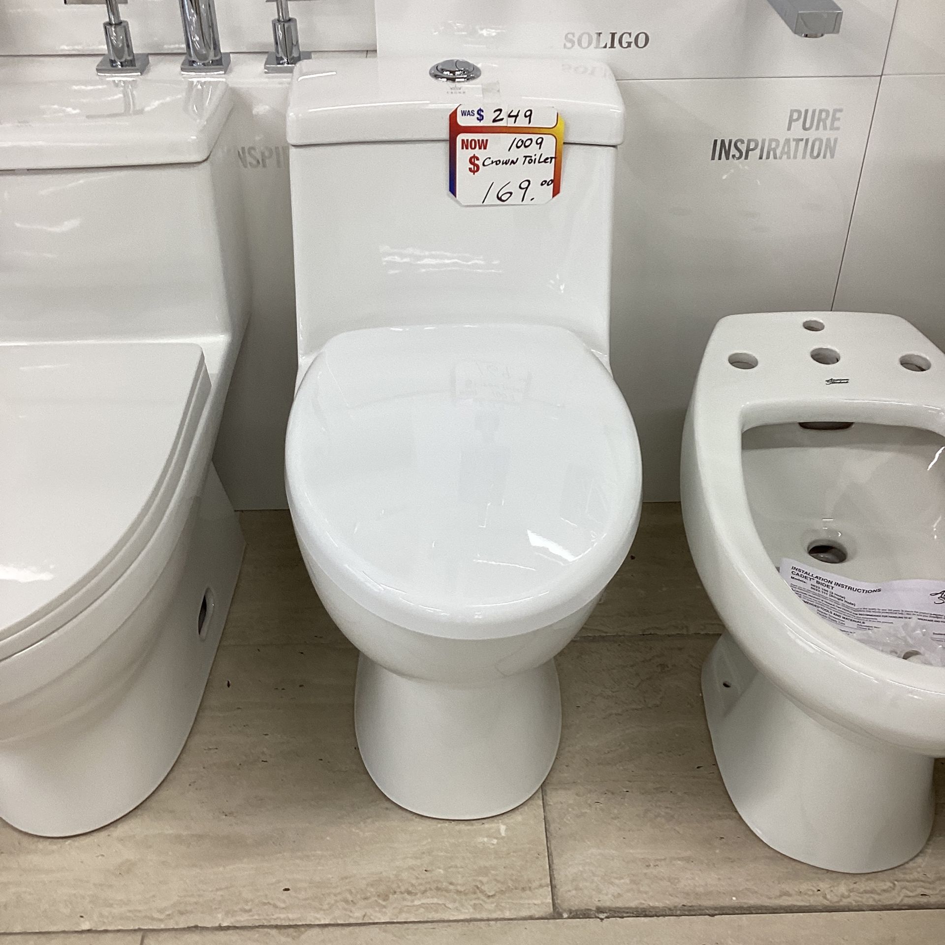 ❗️❗️❗️🚽🚽🚽❗️CROWN TOILET WHITE CERAMIC SOFT CLOSE SEAT(Included) One Piece Dual Flush System On Clearance Sale Today 🚽🚽🚽❗️❗️❗️❗️🚽🚽🚽🚽❗️❗️❗️❗️