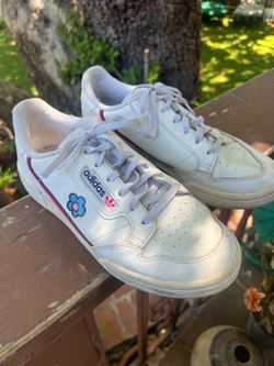 Adidas women’s size 7