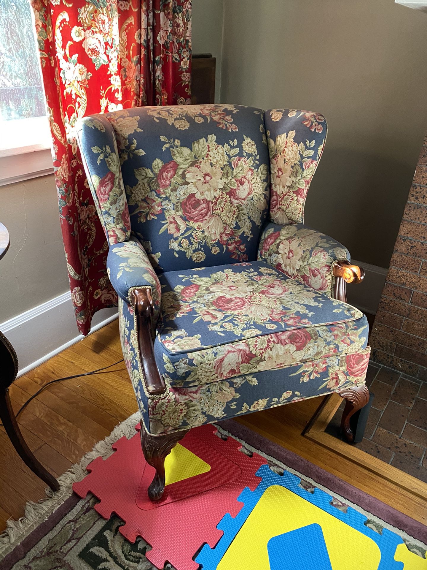 Beautiful antique armchair $30