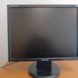 Samsung  computer Monitor 