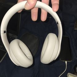 MONSTER BEATS by DR Dre 