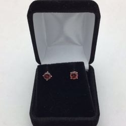 14k Yellow Gold Garnet Stud Earrings 6mm 💵  💳  💵 Cash and Card Accepted 💵  💳  💵
