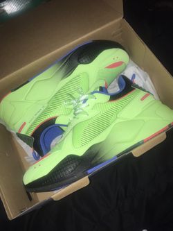 Exclusive Pumas Size 8