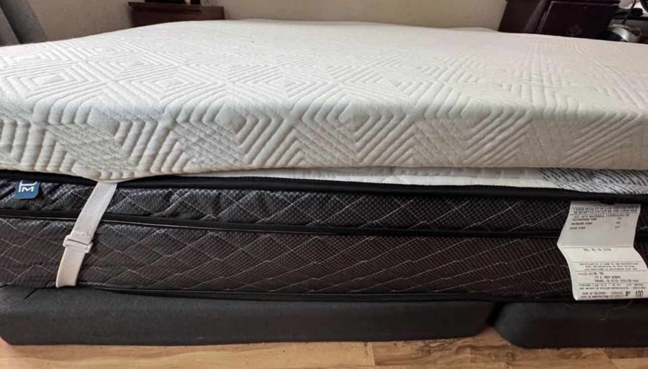 Bran New 3 Inch Memory Foam Pillow Top For A King Size Bed With Corner Straps Paid $150 Asking $50