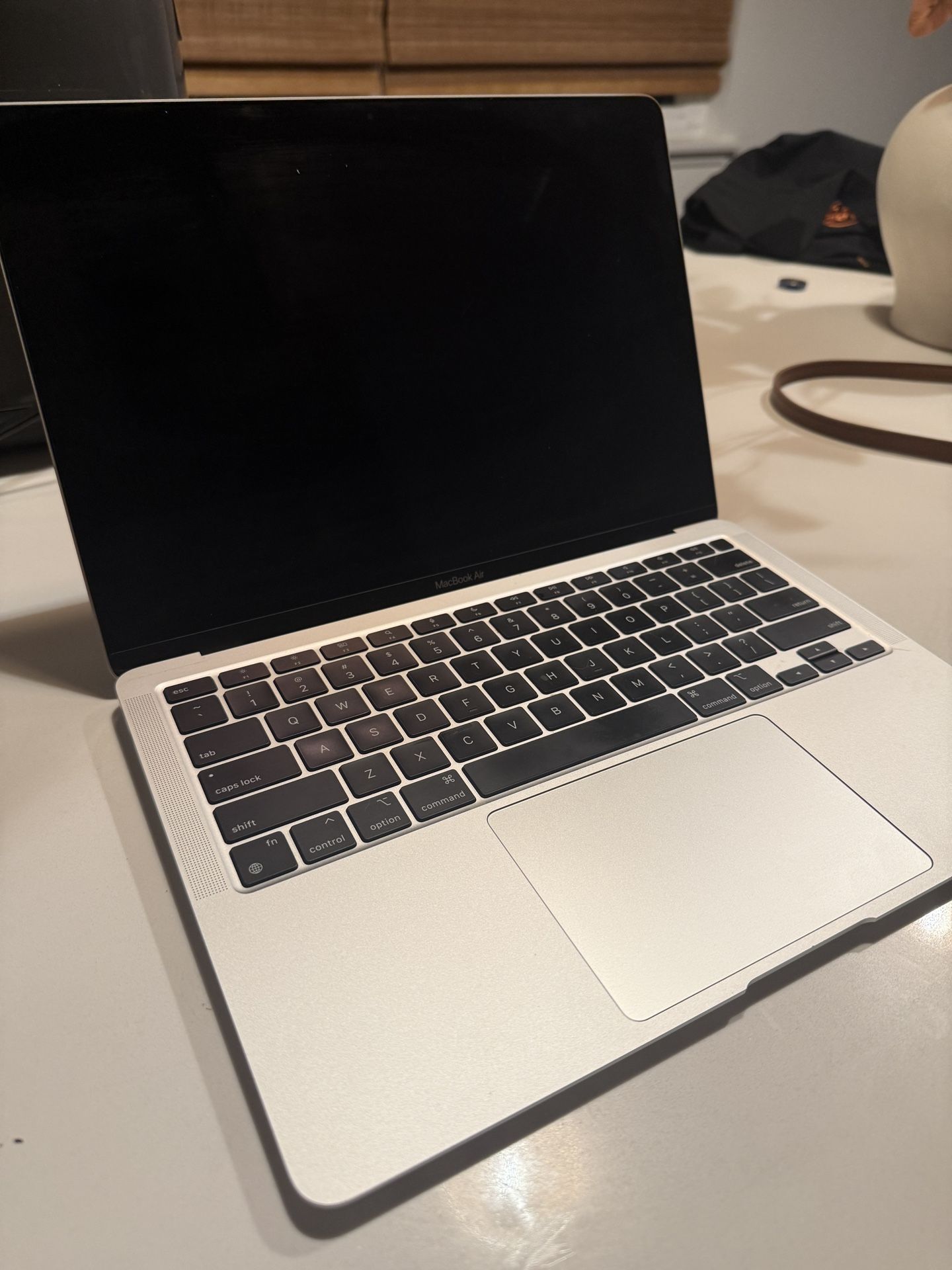 MacBook Air 8/256 GB