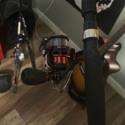 Quantum icon pt baitcasting reel with defender rod (READ DESCRIPTION)