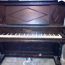 Antique Piano 