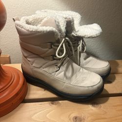 Snow Boots Sz 6