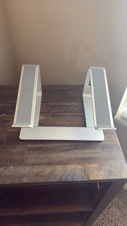 Laptop stand