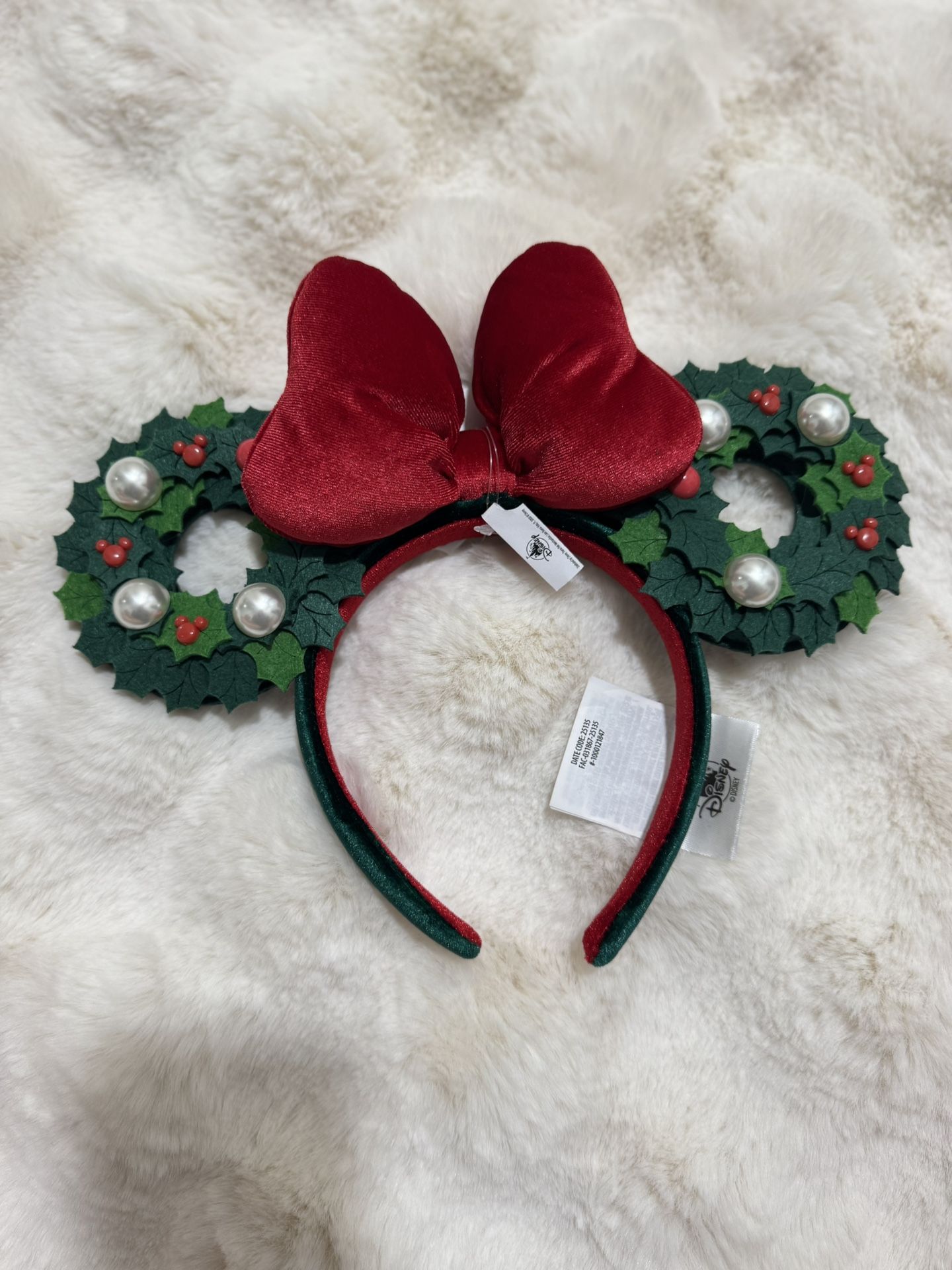 Disney 2025 Christmas Wreath ears. BNWT. Shipping Available