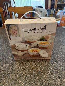 NEW Dolly Parton Set of 4 Stoneware Speckled Casserole Dishes with Lids
