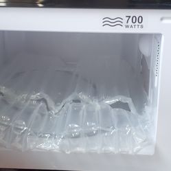 Mainstay Black Microwave Oven