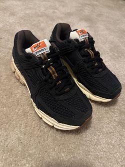 Nike Women’s Zoom Vomero 5 Black Sesame Size 6