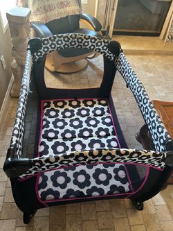Evenflo Playpen, storage bag and mattress.