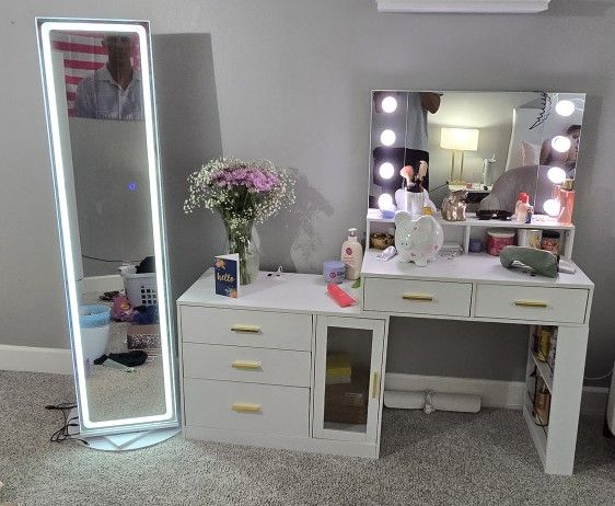 Vanity & Mirror Set
