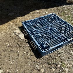 43x43 Plastic Pallets ONLY $20 EACH FOR FIREWOOD HAY APPLIANCES ETC