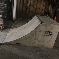 Quarter Pipe Ramp 
