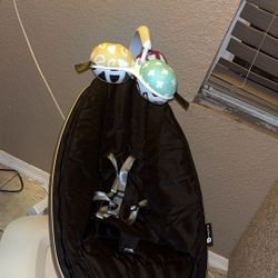 4 Moms Swing 