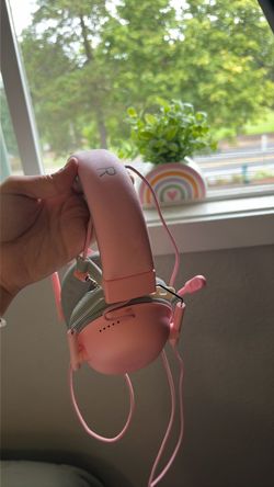 Razer pink headphone