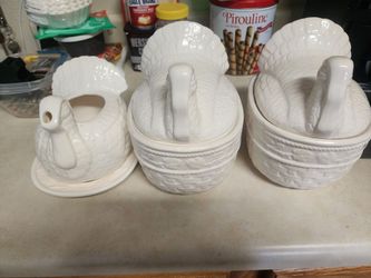 Gravy boat/ bowls