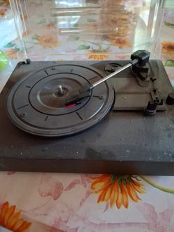 Black Turntable Record Player with Dust Cover