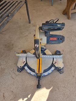 Ryobi wood saw/cutline indicator, 15 Amps, good condition, pick up East side by Lee Trevino and Pelicano, Cash Only.
Sierra para madera Ryobi con ind