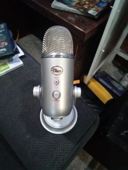 Blue yeti silver microphone