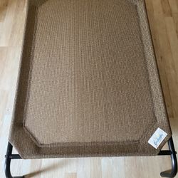 Coolaroo Elevated breathable dog bed