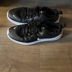 Air Max Axis