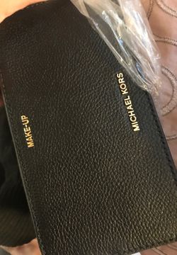 Micheal Kors Makeup/brush travel bag! Good size!