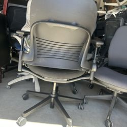 Steelcase Leap V2 Newer Updated Version Mesh Back Excellent Condition