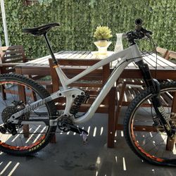 Full Suspension Mountain Bike