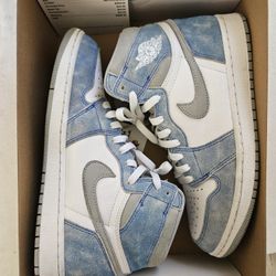 Jordan 1 Hyper Royal