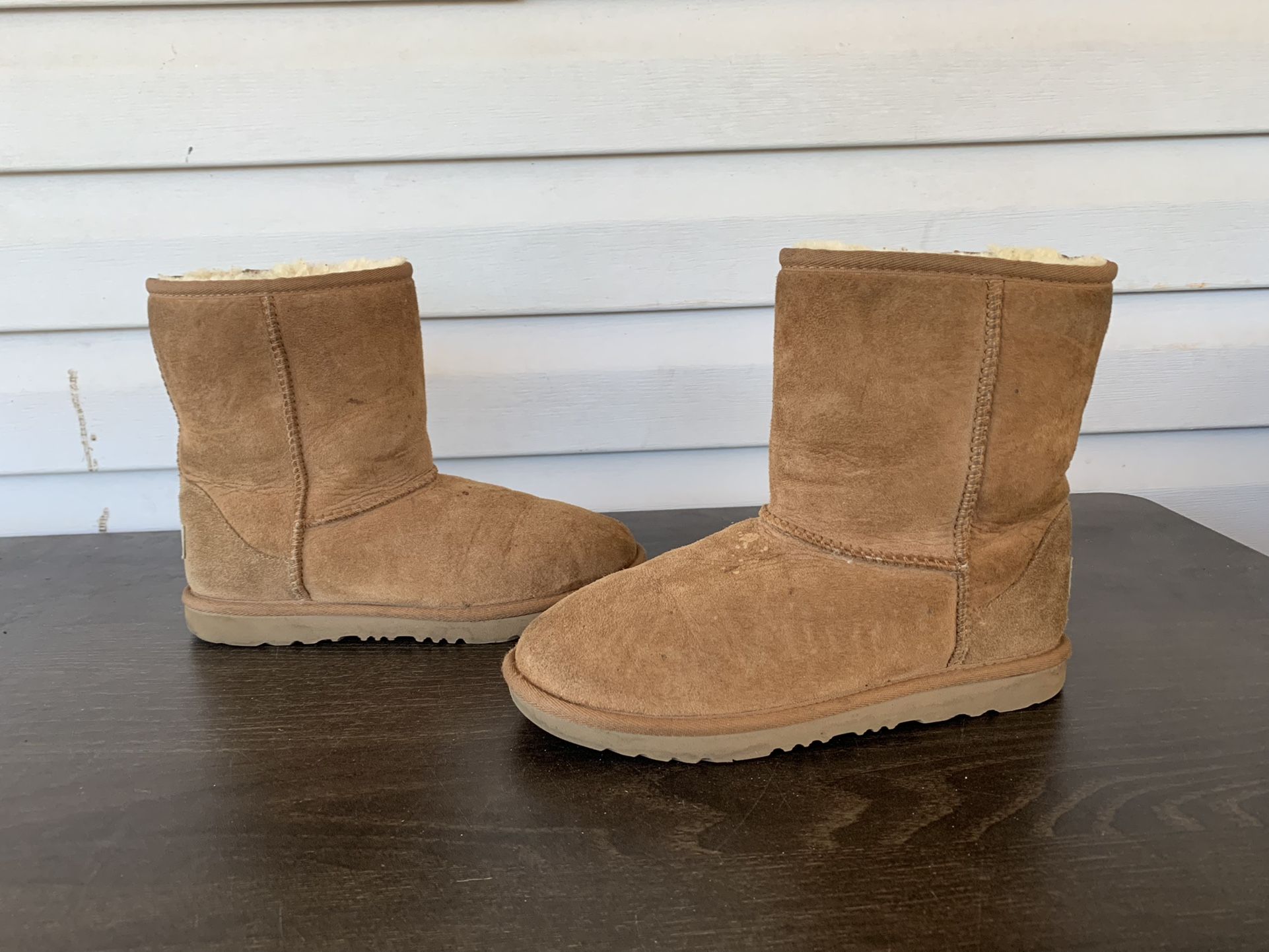 UGG Women's Classic Short II Mid-Calf Sheepskin Boots 1016223 Brown Size 5