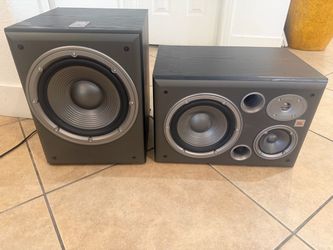 Beautiful!! 1- subwoofer JBL and box of speakers JBL