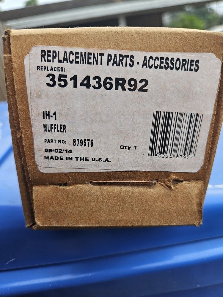 IH-1 muffler (part number 879576)