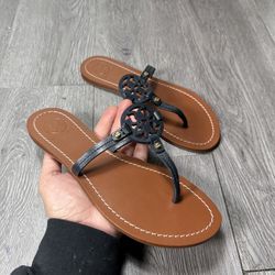 Tory Burch Gabriel Sandal 6  Black Thong Flat Leather MINT EUC