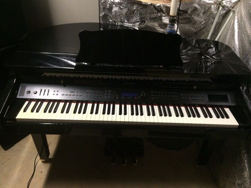 Suzuki G-33 Digital Baby Grand Piano