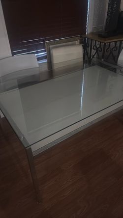 Table with 4 chairs
