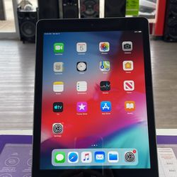 Great Condition Apple IPad Air Unlocked, 9.7 inch screen, Comes With Charging Cable