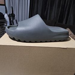 Yeezy Slides 