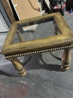 Lonly End Table