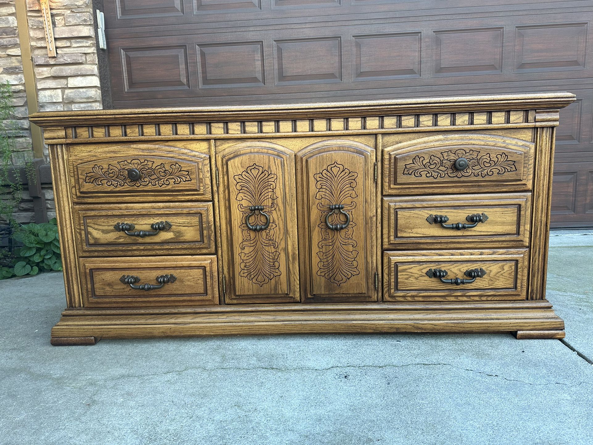 Vintage Solid Wood 9-Drawer Dresser